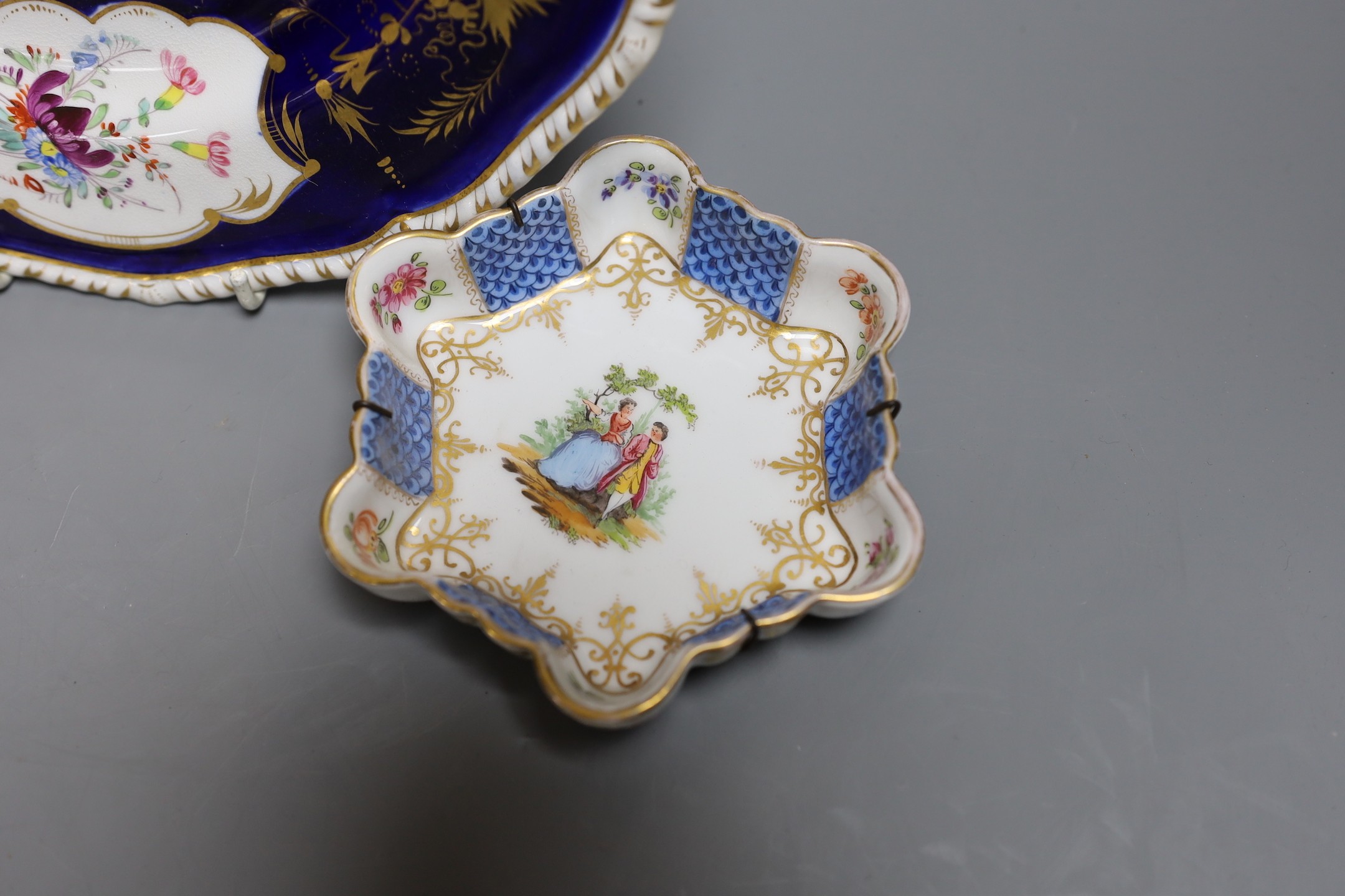 A Coalport plate and three other pieces, Plate 26 cms diameter